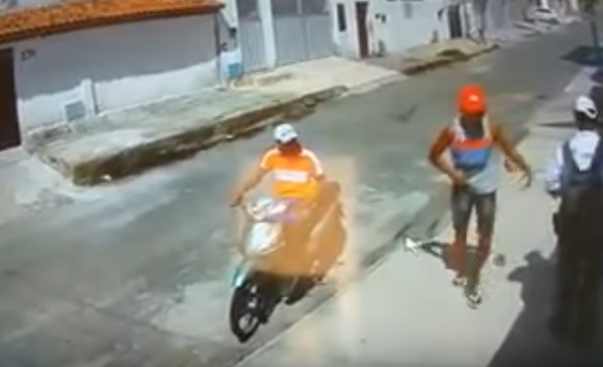 Homem é assaltado por deficiente visual e motoqueiro sem perna