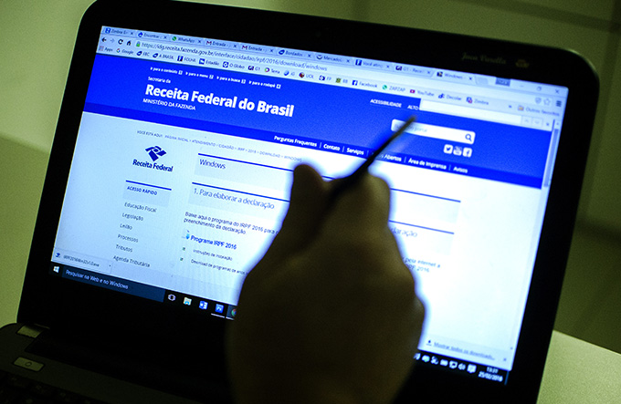 Contribuintes podem entregar declaração do IR a partir de hoje