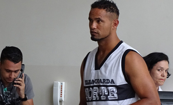 Goleiro Bruno se apresenta à Justiça em Santa Luzia