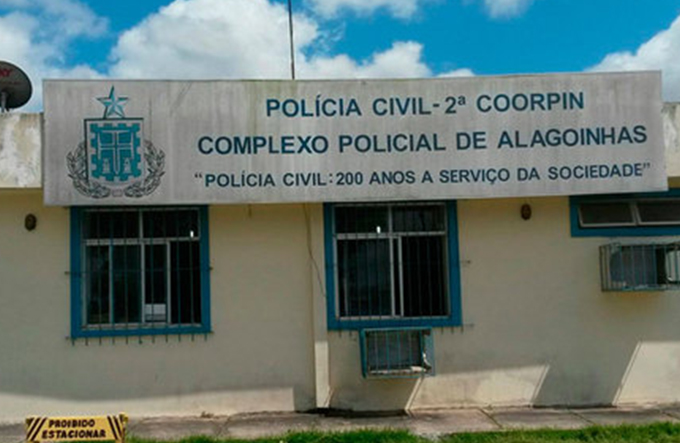 Homem é preso após atacar a mãe com faca de mesa