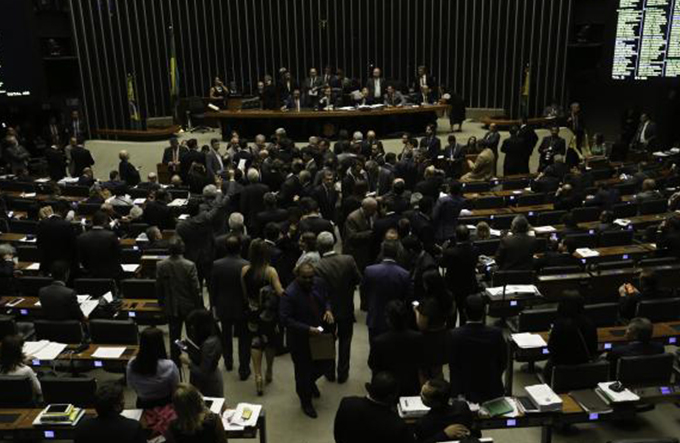Câmara retoma discussões sobre reformas trabalhista 