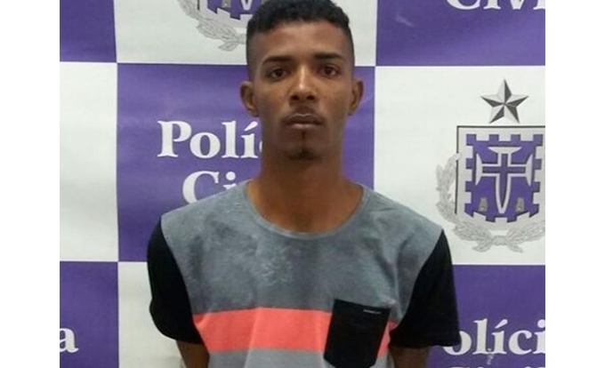 Homem oferece R$ 500 e arma como suborno para policiais e é preso