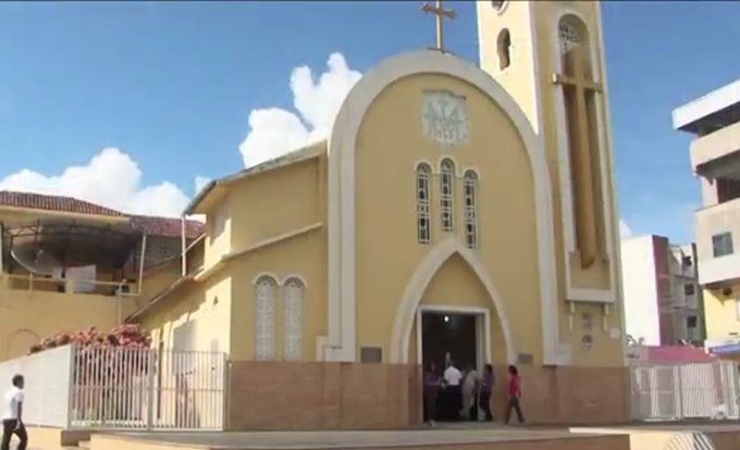 Igreja usa alto-falantes para simular som de sino e gera polêmica