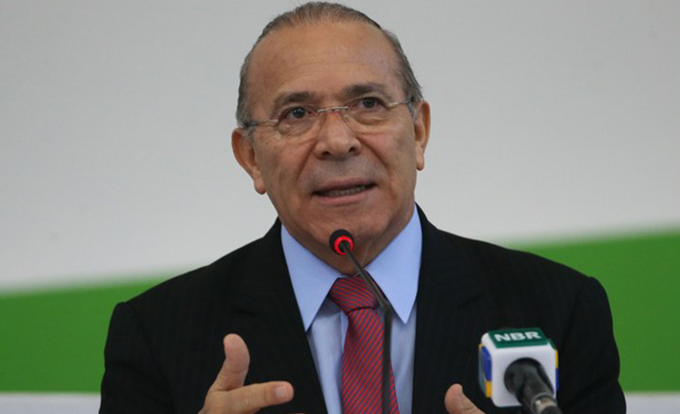 Padilha tem alta e pode voltar ao governo na segunda