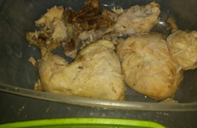 Chineses são flagrados vendendo comida deteriorada