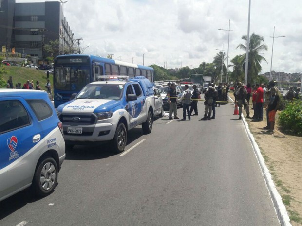PM impede arrastão e suspeito é morto em troca de tiros