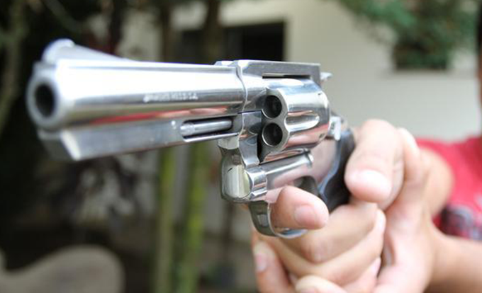 Adolescente é morto a tiros em condomínio na Bahia