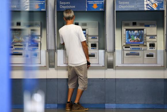 Agências da Caixa abrem mais cedo nesta segunda 