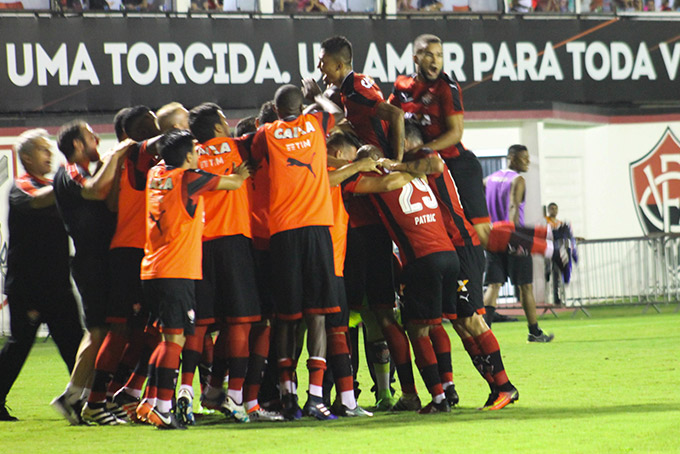 Vitória bate Botafogo-PB por placar magro e cai para 2º 