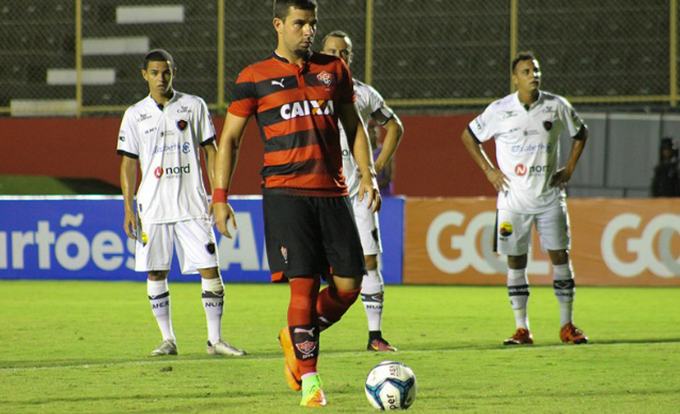 Pênaltis perdidos fazem o Leão cair na tabela e complicam vida 