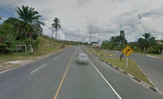 Homem morre carbonizado após batida entre moto e carro