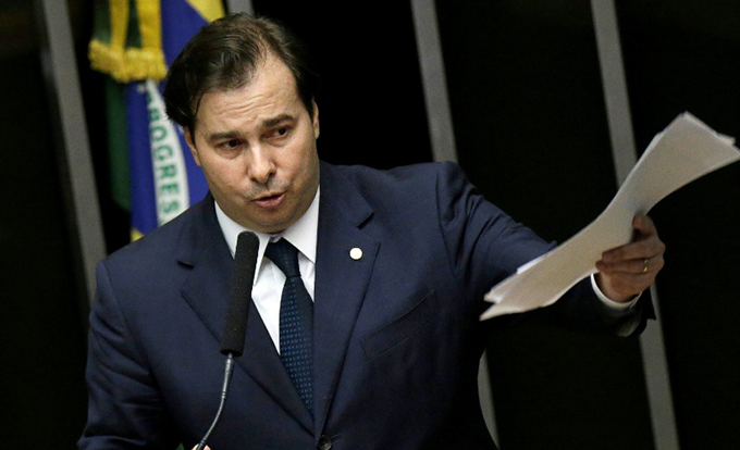 Maia defende mesma idade mínima para aposentadoria