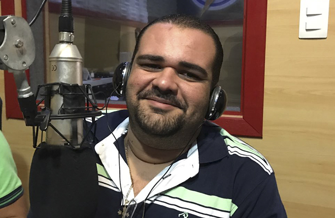 Rafael Sá esclarece sobre merenda e transporte escolar
