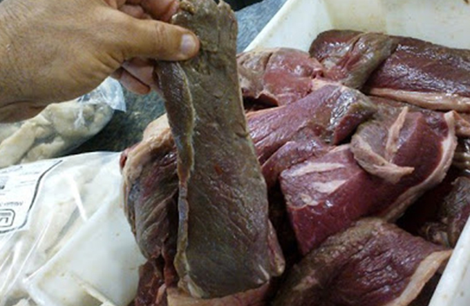 Frigoríficos investigados vendiam carne vencida no Brasil 