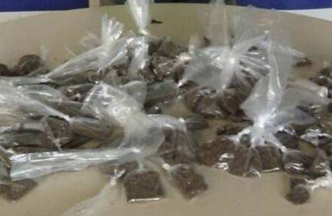 Homem é preso com 199 trouxas de maconha em Salvador