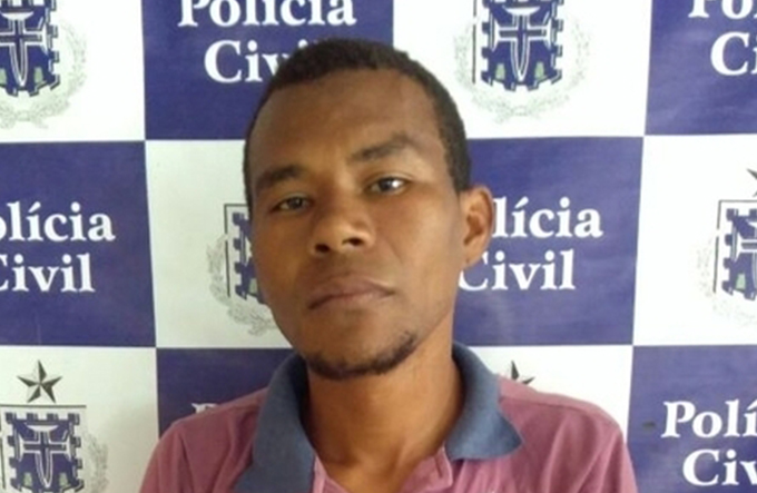 Homem é preso após tentar subornar policiais com câmera