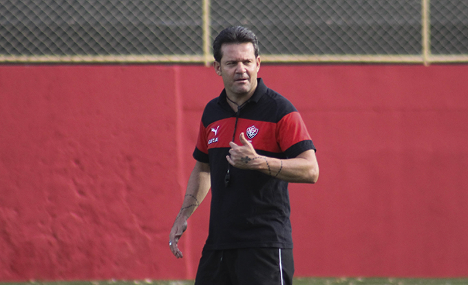 Pineda e Caíque são destaque do Vitória diante do Jacuipense