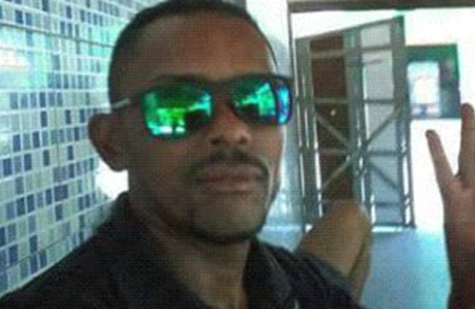 Polícia divulga foto do suspeito de matar jovem no litoral