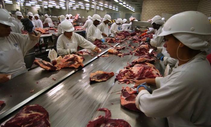 UE e 14 países suspendem importação de carne brasileira