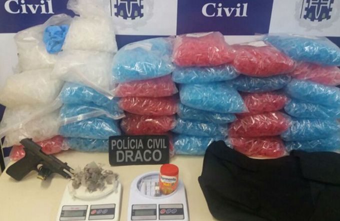 Polícia apreende 30 mil pinos de embalar cocaína em operação 