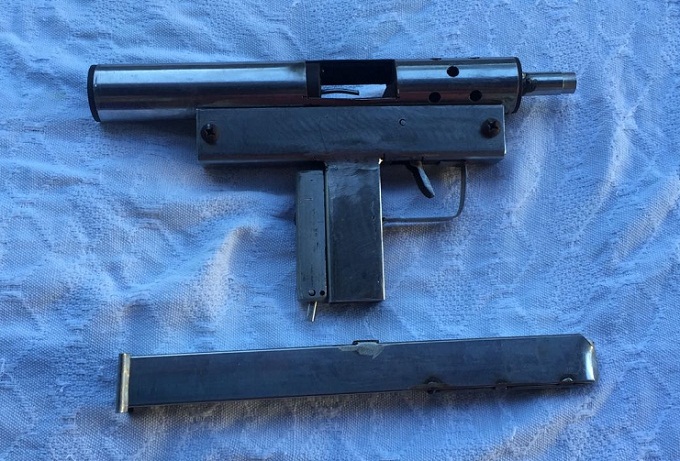 Menores são apreendidos com arma de fabricação artesanal 