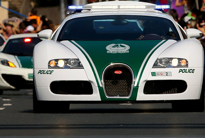  Polícia de Dubai ganha viatura que custa R$ 5 milhões