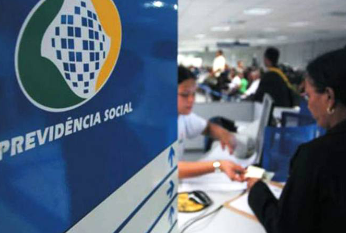 Temer quer 6 meses para Estados e municípios mudarem previdências