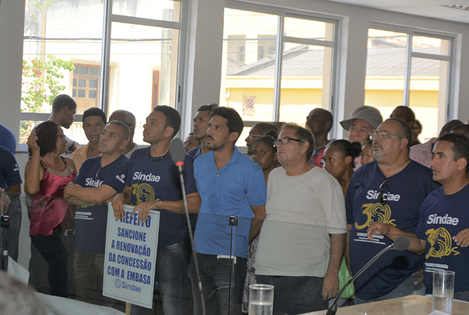 Projeto que municipaliza serviço de água e esgoto é aprovado