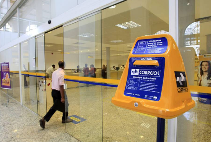 Correios terão que cortar gastos ou serão privatizados 