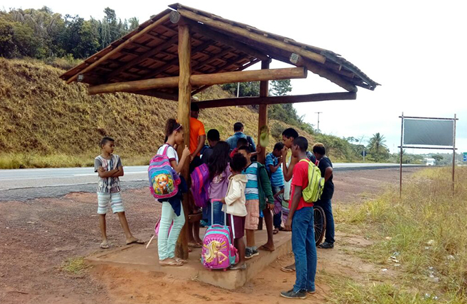 Leitora denuncia a falta de transporte escolar no litoral