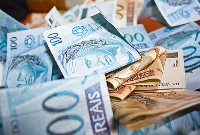 Contribuintes entregam 294 mil declarações do IR na Bahia