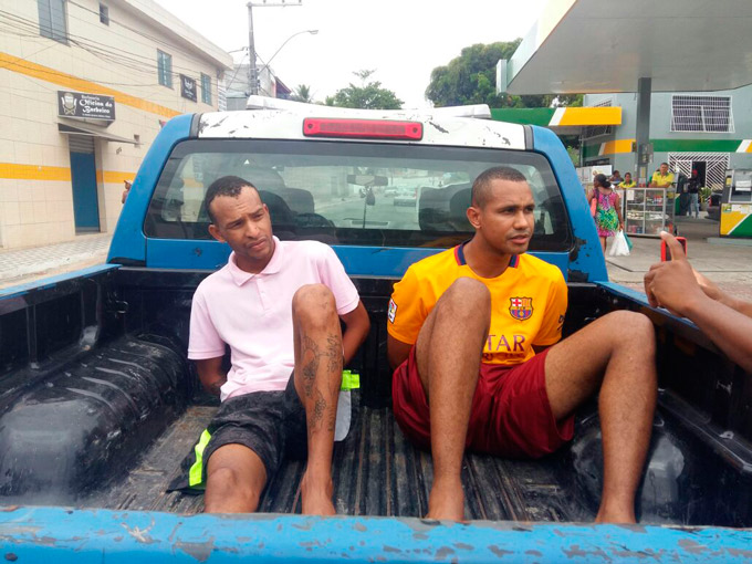 Dupla é detida após roubar pedestres no centro 