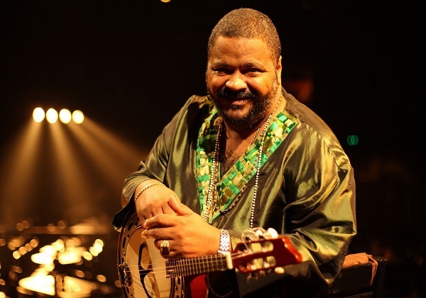 Arlindo Cruz apresenta melhora, mas permanece internado