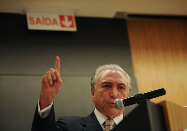 ‘Terceirização não prejudica os trabalhadores’, afirma Temer