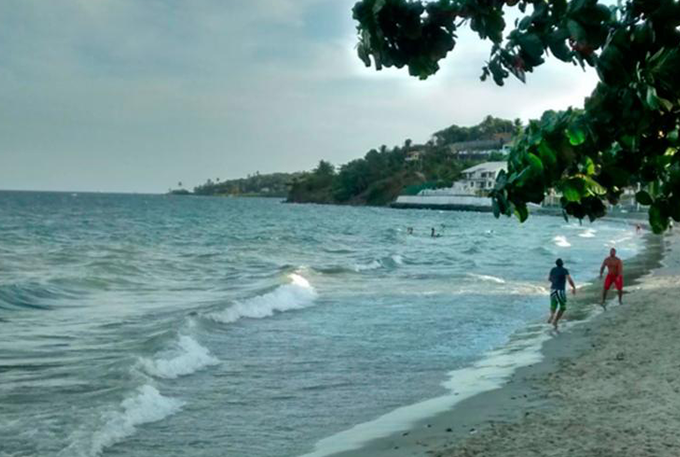 Corpo em estado de gigantismo é achado na praia de Gameleira
