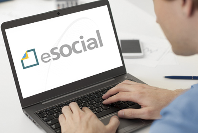Empregador doméstico tem até hoje para pagar eSocial 