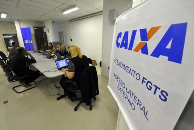 Caixa abre mais cedo até quarta para saque do FGTS