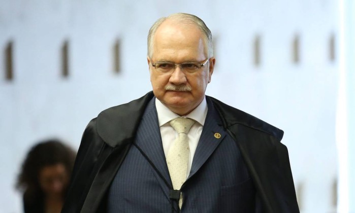 STF manda investigar 8 ministros, 24 senadores e 40 deputados
