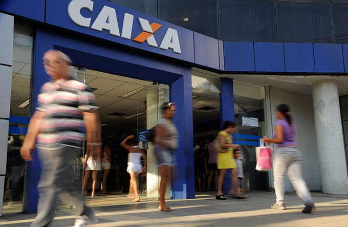 Agências da Caixa abrem mais cedo para saque do FGTS inativo