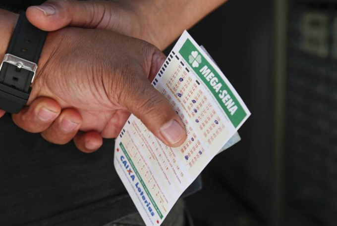 Mega acumula e pode pagar até R$ 88 milhões no sábado