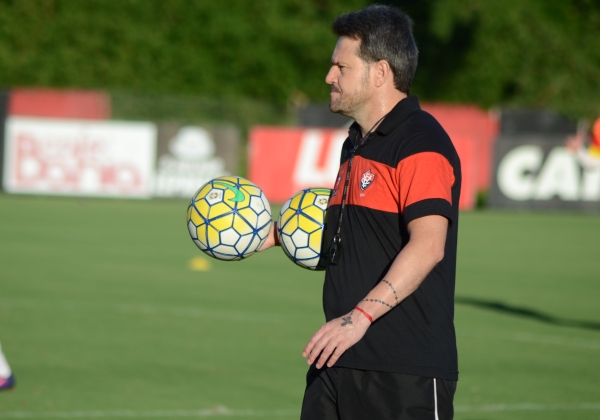 Argel define time que vai a campo contra Vitória da Conquista