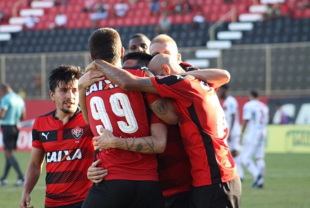 Vitória goleia xará de Conquista e chega com vantagem à final 