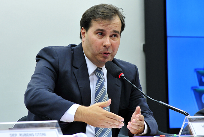 Maia diz que pretende concluir votação até quinta