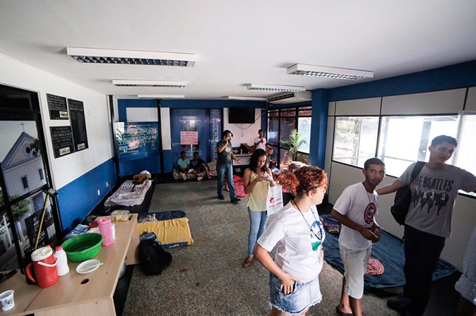 Ocupada há seis dias, Câmara suspende sessão desta terça