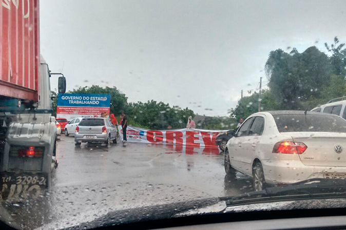 Manifestantes fecham entradas do Polo Petroquímico 