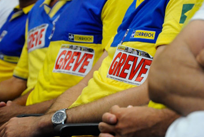 Trabalhadores dos Correios entram em greve