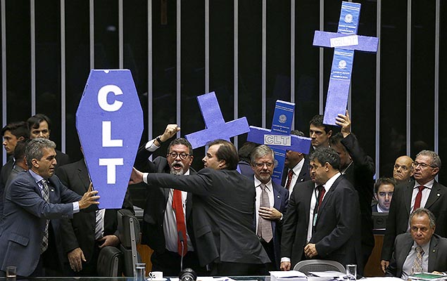 Plenário da Câmara aprova texto-base da reforma trabalhista