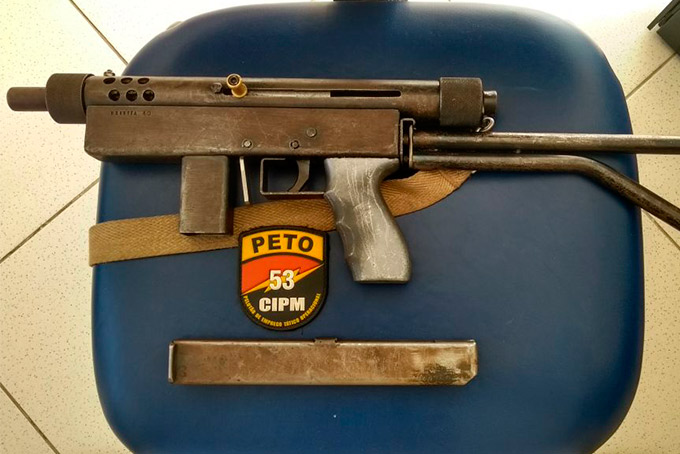 Homem é preso com drogas e submetralhadora no litoral 