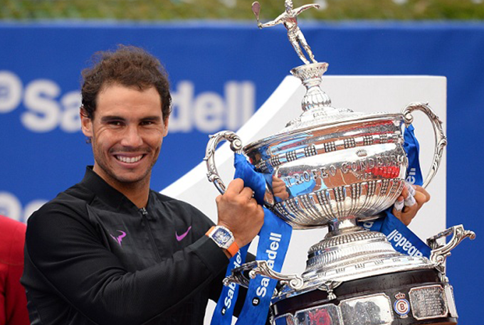 Rafael Nadal ergue 10ª taça em Barcelona
