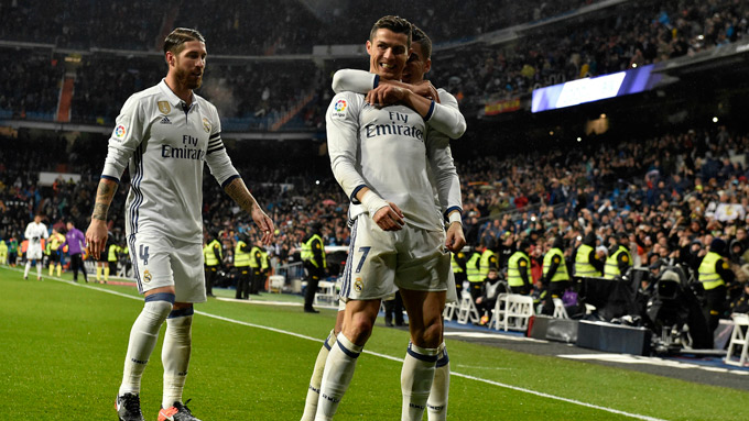 Com show de CR7, Real Madrid bate Atlético e coloca um pé na final 